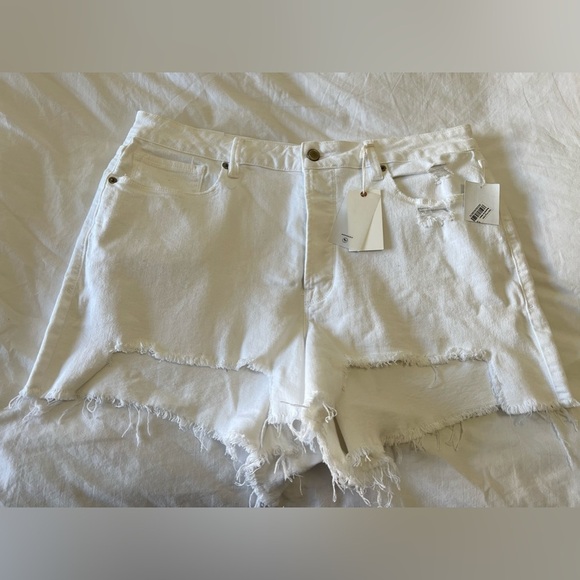 Good American Pants - Good American Bombshell Short | White Frayed Hem | Size 16 NWT